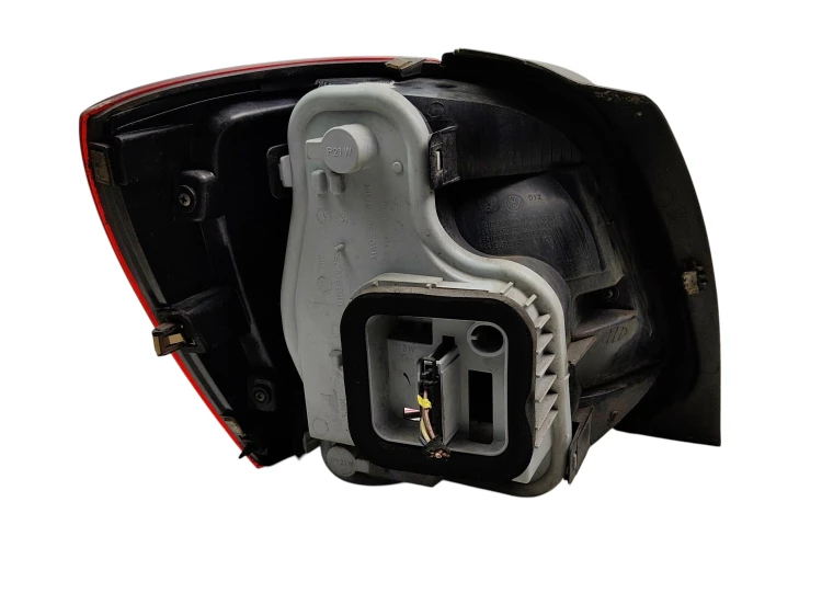 LAMPA PRAWY TYŁ VOLKSWAGEN POLO V 6R (2009-2014) 1.4 16V 85KM 6R0945112