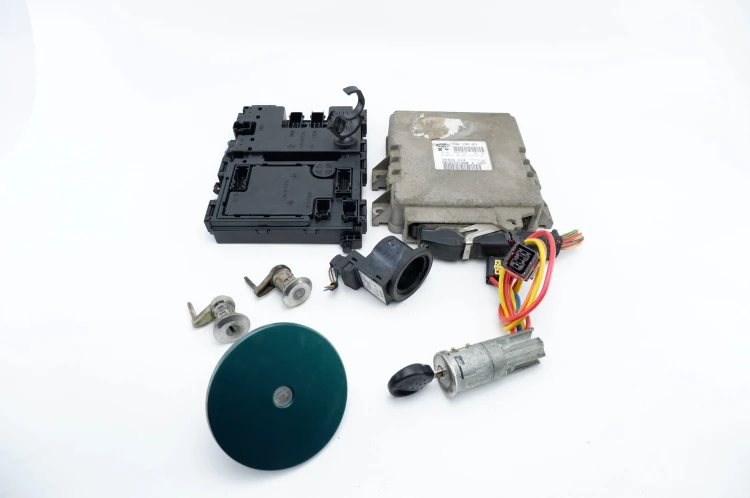 ZESTAW STARTOWY PEUGEOT 206 (1998-2002) 1.1 BENZ 9636727380