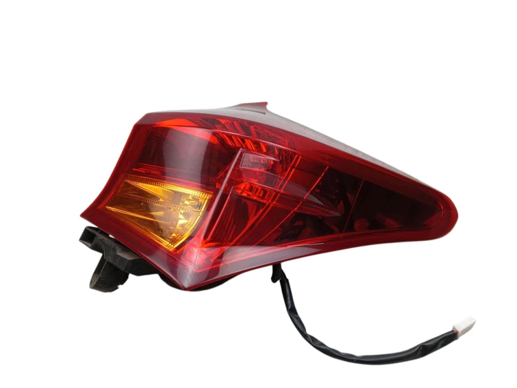 LAMPA PRAWY TYŁ TOYOTA AURIS II E18 (2012-2015) 1.33 Dual VVT-I 99KM