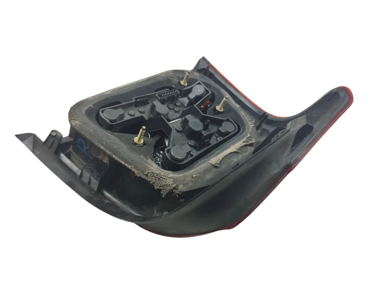 LAMPA PRAWY TYŁ TOYOTA AVENSIS T25 (2003-2006) 1.6 16V 110KM 89028758