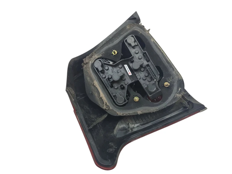 LAMPA PRAWY TYŁ TOYOTA AVENSIS T25 (2003-2006) 1.6 16V 110KM 89028758