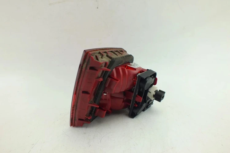 LAMPA PRAWY TYŁ W KLAPE CITROEN C5 III (2008 -) 9687582980
