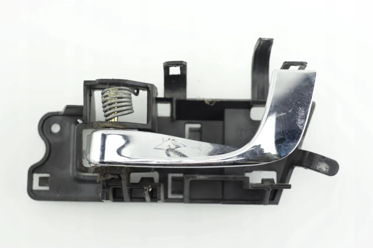 KLAMKA WEWNĘTRZNA LEWY PRZÓD CADILLAC SRX 25707889