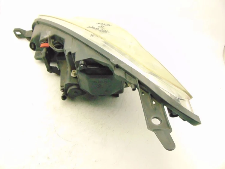 LAMPA PRAWY PRZÓD PEUGEOT 407 (2004-2008) 2.0 HDI