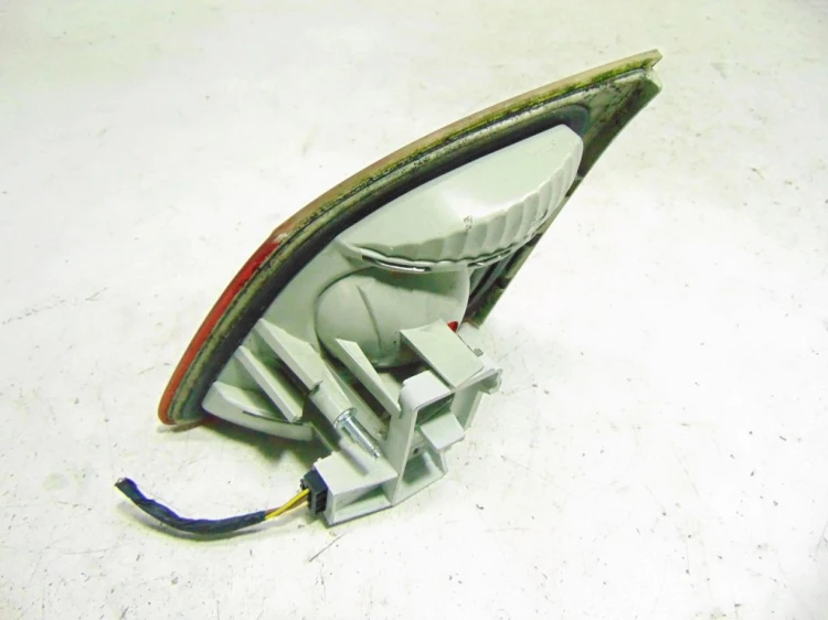 LAMPA LEWY TYŁ W KLAPE BMW E61 3.0D 217KM