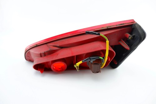 LAMPA LEWY TYŁ W KLAPE PEUGEOT 607 (1999-2004) 2.0 16V