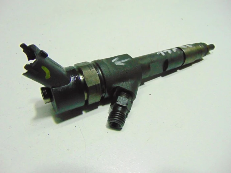 WTRYSKIWACZ RENAULT MEGANE III (2008-2013) 1.9 DCI 0445110328 BOSCH