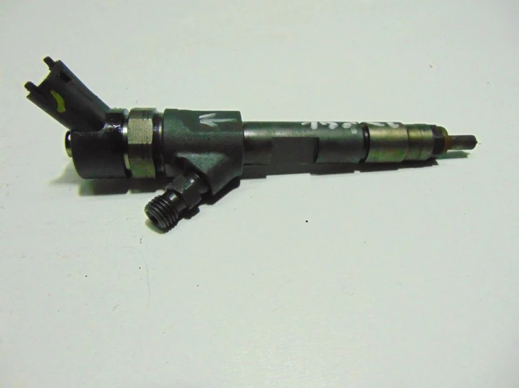 WTRYSKIWACZ RENAULT MEGANE III (2008-2013) 1.9 DCI 0445110328 BOSCH