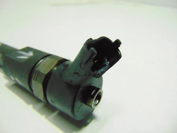 WTRYSKIWACZ RENAULT MEGANE III (2008-2013) 1.9 DCI 0445110328 BOSCH
