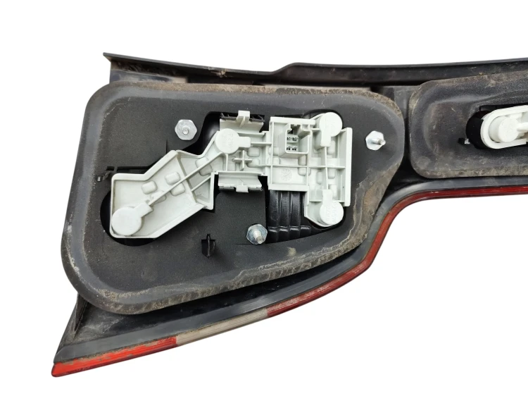 LAMPA LEWY TYŁ VOLVO V50 (2004-2007) 2.0 D 136KM 30678745