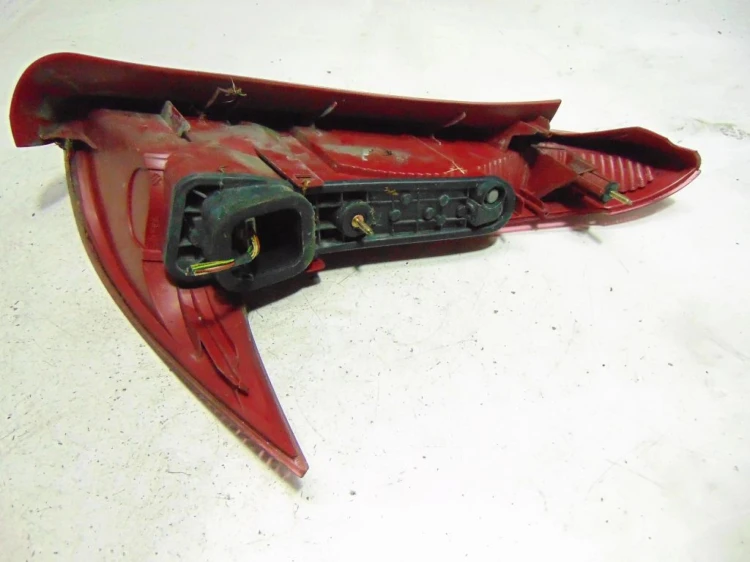 LAMPA LEWY TYŁ PEUGEOT 206 (1998-2002) 1.1 BENZ