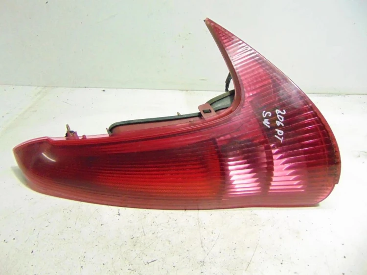 LAMPA PRAWY TYŁ PEUGEOT 206 (1998-2002) 1.1 BENZ