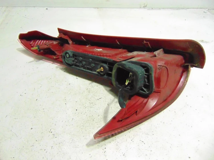 LAMPA PRAWY TYŁ PEUGEOT 206 (1998-2002) 1.1 BENZ