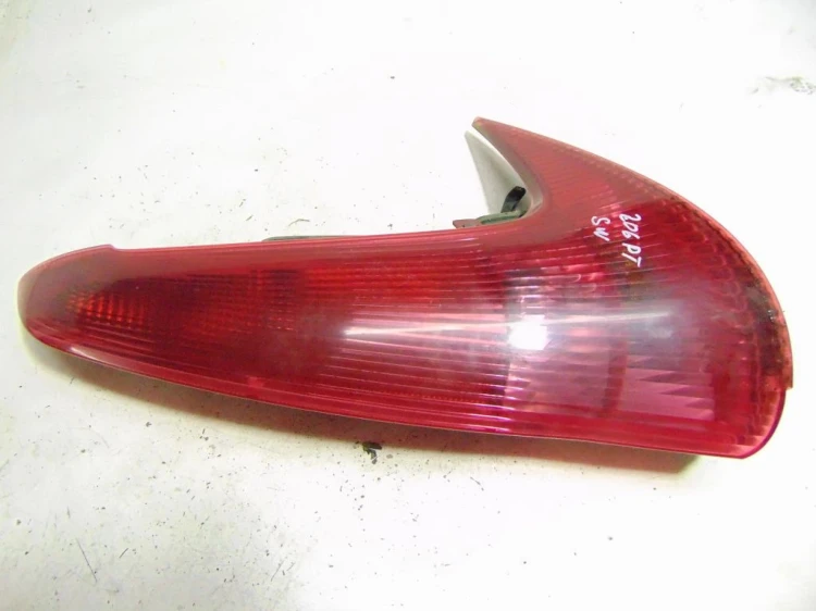 LAMPA PRAWY TYŁ PEUGEOT 206 (1998-2002) 1.1 BENZ