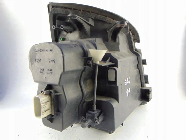 LAMPA PRAWY PRZÓD CADILLAC SRX 4.6 BENZ