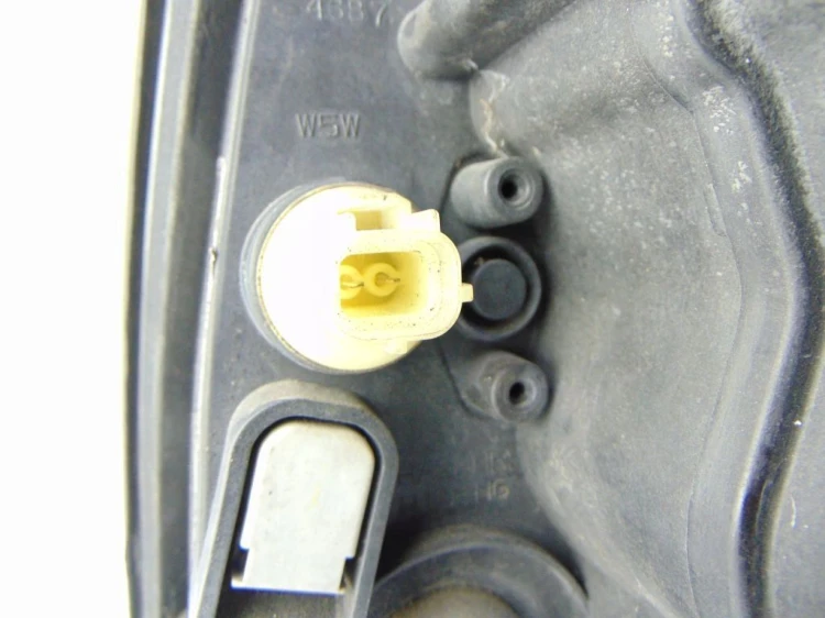 LAMPA PRAWY PRZÓD CADILLAC SRX 4.6 BENZ