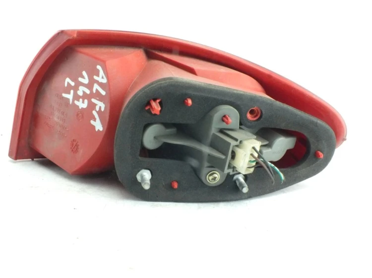 LAMPA LEWY TYŁ ALFA ROMEO 147 1.6 16V