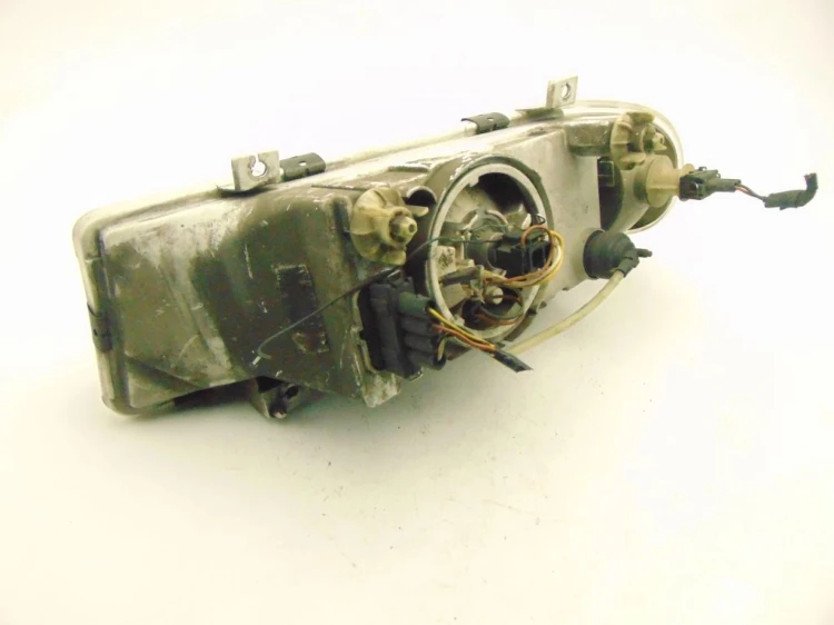 LAMPA PRAWY PRZÓD SKODA FELICIA 1.3 MPI