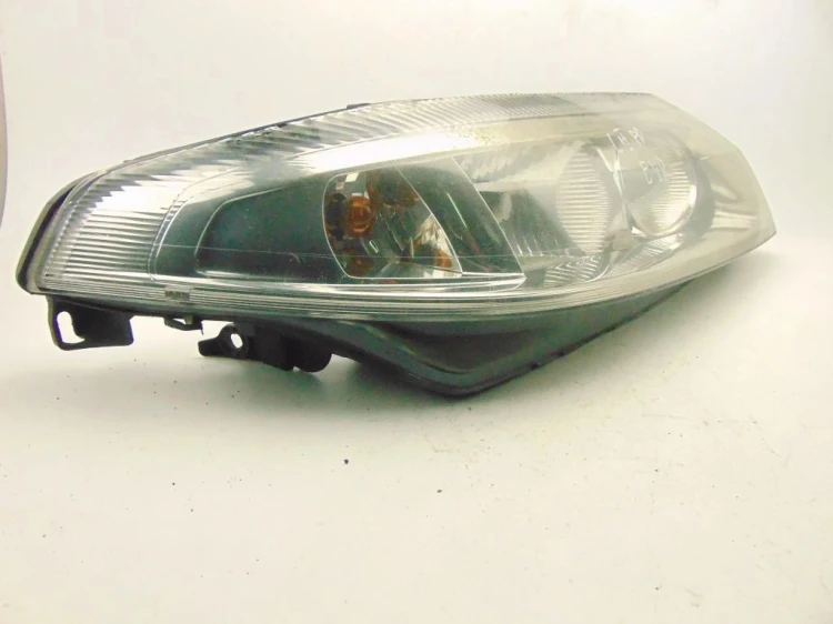 LAMPA PRAWY PRZÓD RENAULT LAGUNA II (2001-2005)