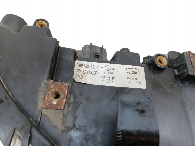 LAMPA PRAWY PRZÓD CHRYSLER VOYAGER IV (2000-2005) 2.5 CRD 141KM 04857832AB,