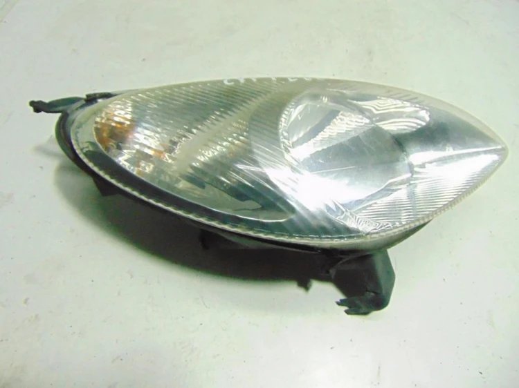 LAMPA PRAWY PRZÓD CITROEN XSARA PICASSO (1999-2004) 1.6 HDI