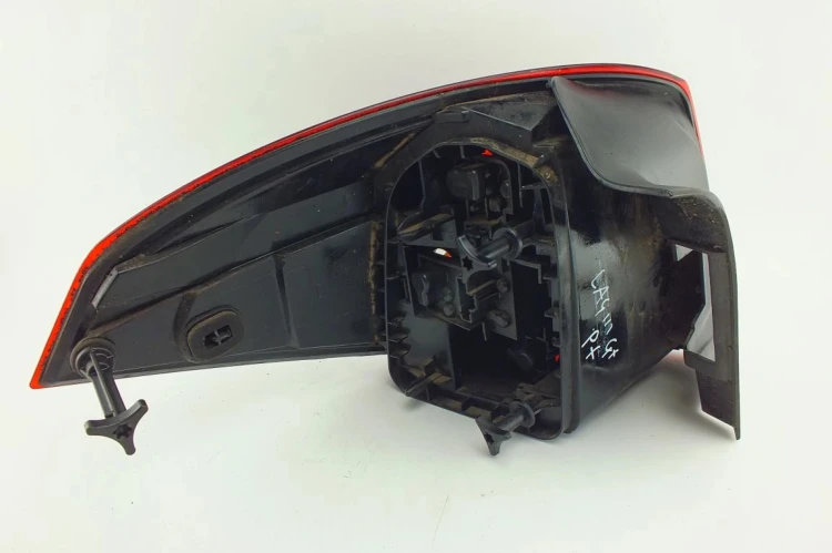 LAMPA PRAWY TYŁ RENAULT LAGUNA III (2007-) 2.0 DCI