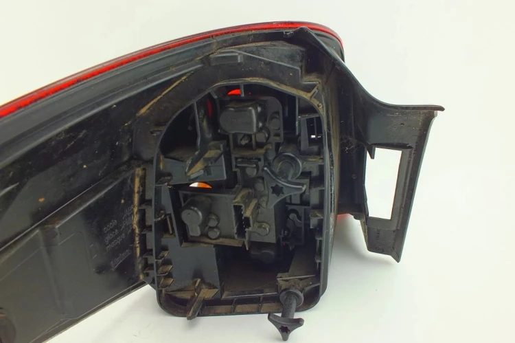 LAMPA PRAWY TYŁ RENAULT LAGUNA III (2007-) 2.0 DCI
