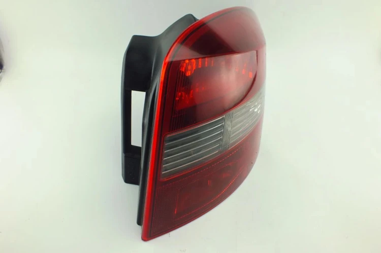 LAMPA PRAWY TYŁ RENAULT LAGUNA III (2007-) 2.0 DCI