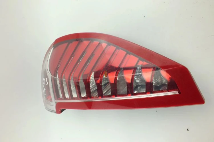 LAMPA LEWY TYŁ RENAULT SCENIC III (2009-2013) 2.0 16V