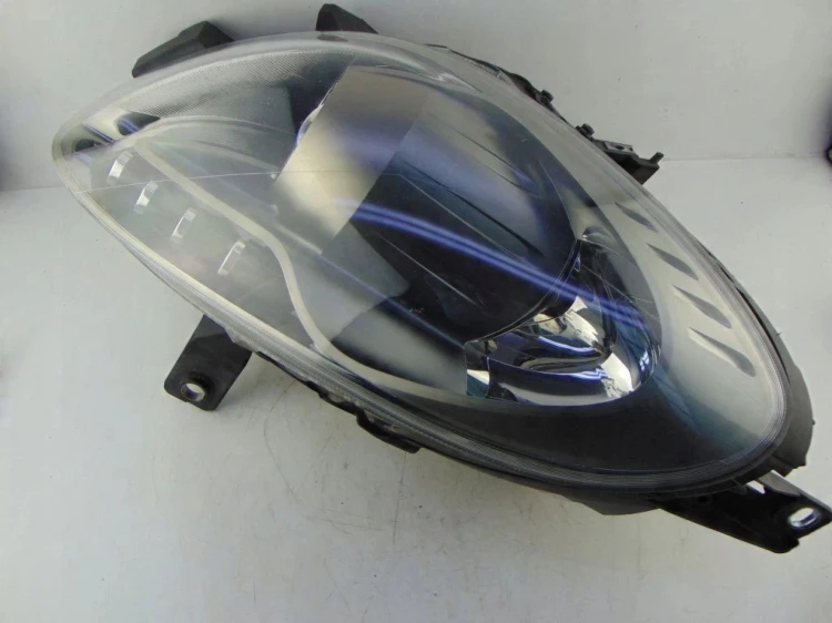 LAMPA PRAWY PRZÓD ALFA ROMEO GIULIETTA 2.0 JTDM 170KM
