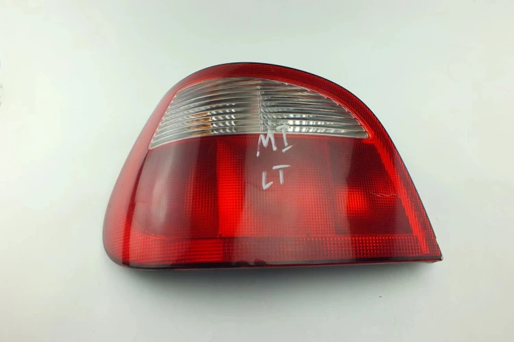 LAMPA LEWY TYŁ RENAULT MEGANE I (1996-1999) 1.6 BENZ