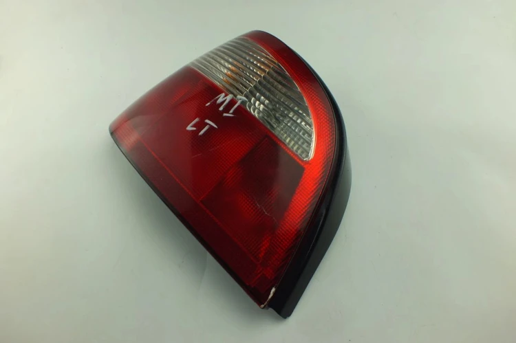 LAMPA LEWY TYŁ RENAULT MEGANE I (1996-1999) 1.6 BENZ