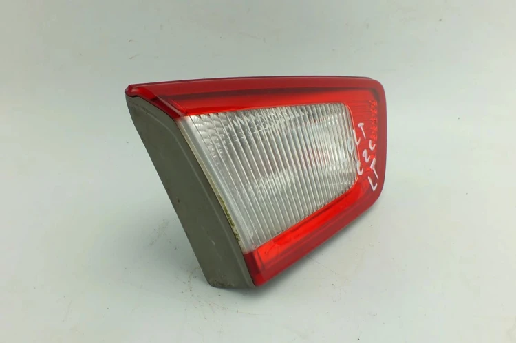 LAMPA LEWY TYŁ W KLAPE MITSUBISHI COLT CZC (2006-2009) 1.5