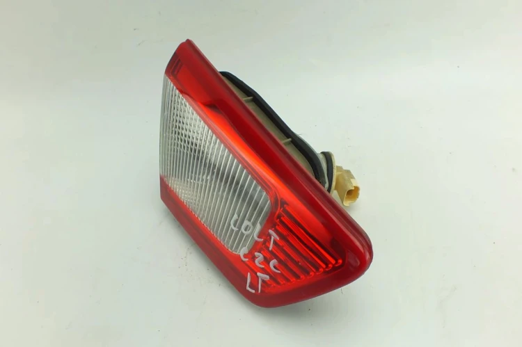 LAMPA LEWY TYŁ W KLAPE MITSUBISHI COLT CZC (2006-2009) 1.5