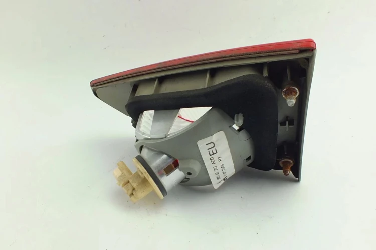 LAMPA LEWY TYŁ W KLAPE MITSUBISHI COLT CZC (2006-2009) 1.5