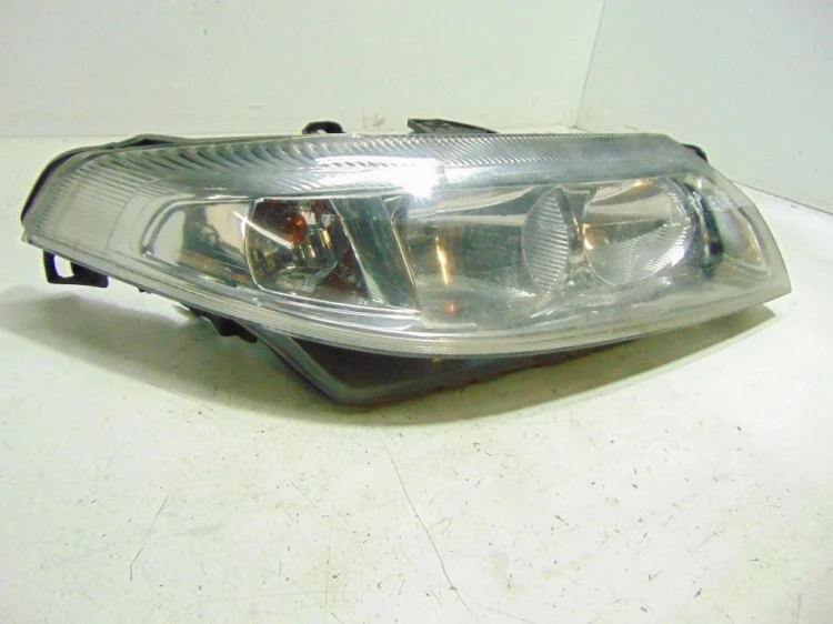 LAMPA PRAWY PRZÓD RENAULT LAGUNA II (2001-2005) 1.9 DCI