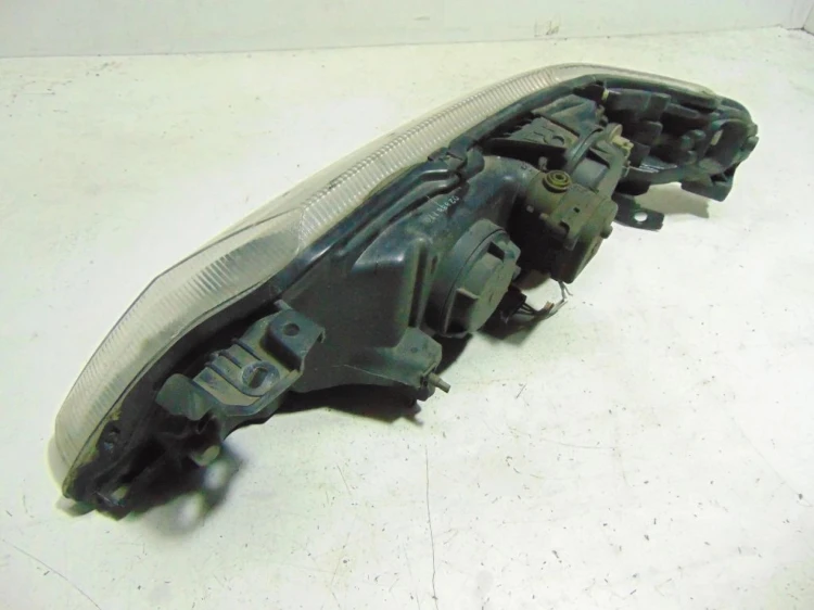 LAMPA PRAWY PRZÓD RENAULT LAGUNA II (2001-2005) 1.9 DCI