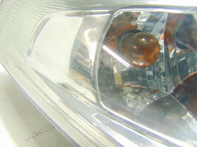 LAMPA PRAWY PRZÓD RENAULT LAGUNA II (2001-2005) 1.9 DCI
