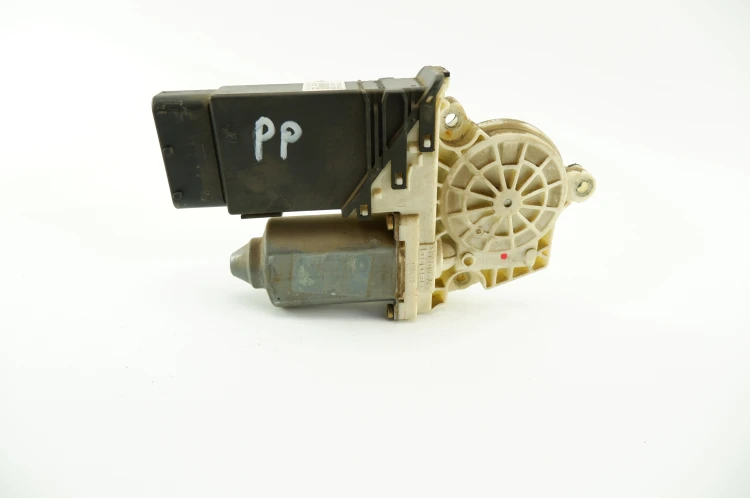 MODUŁ SILNICZEK SZYB PRAWY PRZÓD VOLKSWAGEN BORA (1998-2005) 2.0 8V 115KM 9