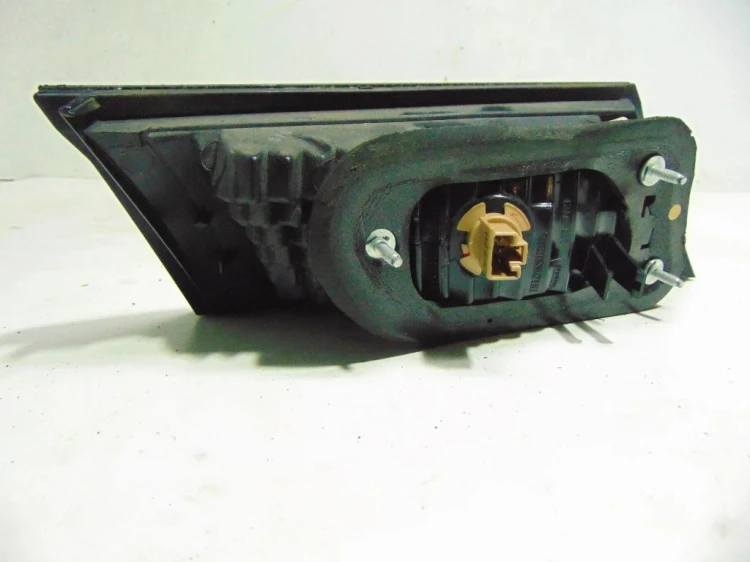 LAMPA PRAWY TYŁ W KLAPE HONDA CIVIC VIII (2006-2011)