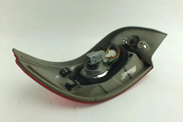 LAMPA PRAWY TYŁ MITSUBISHI COLT CZC (2006-2009) 1.5