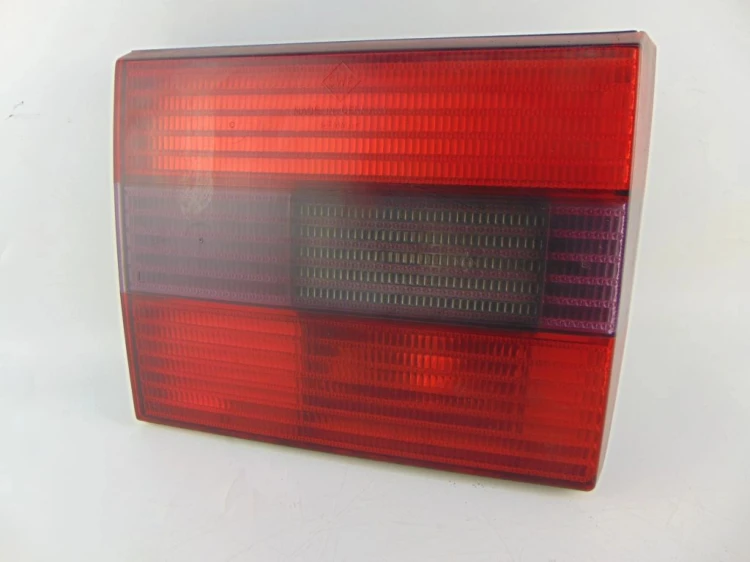 LAMPA LEWY TYŁ W KLAPE VOLKSWAGEN PASSAT B4 1.9 TDI