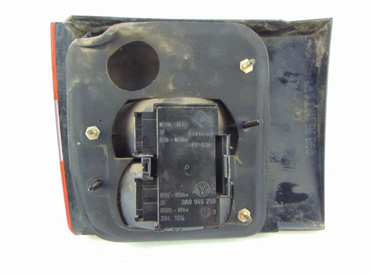 LAMPA LEWY TYŁ W KLAPE VOLKSWAGEN PASSAT B4 1.9 TDI