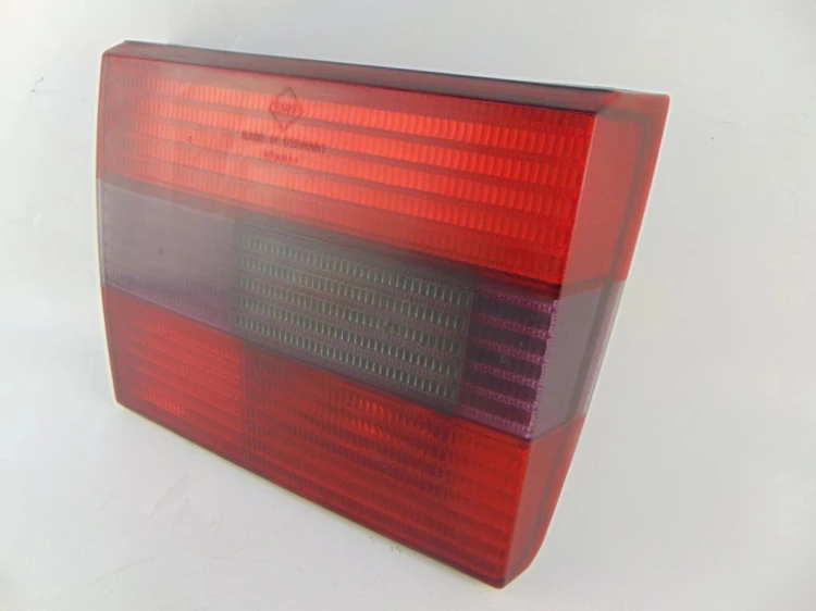 LAMPA LEWY TYŁ W KLAPE VOLKSWAGEN PASSAT B4 1.9 TDI