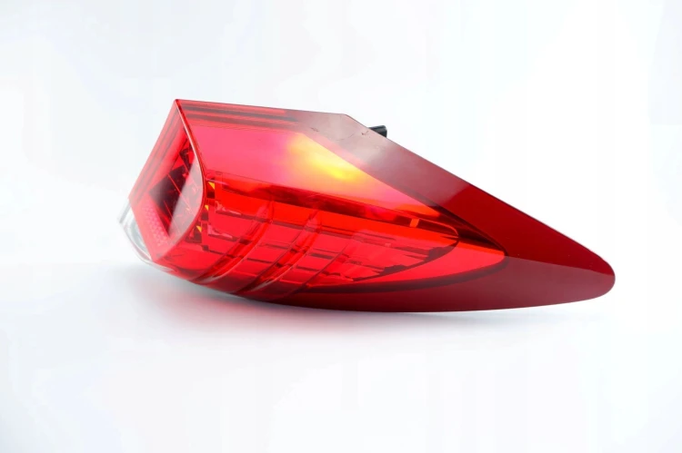 LAMPA PRAWY TYŁ HONDA CIVIC IX (2011-2013) 1.8 i-VTEC
