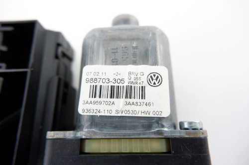 SILNICZEK SZYB LEWY PRZÓD VOLKSWAGEN PASSAT B7 2.0 TDI 3AA959702A