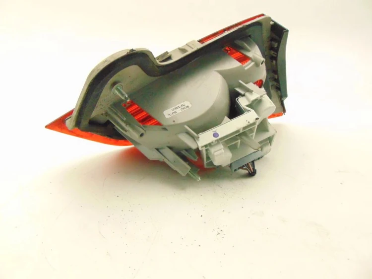 LAMPA PRAWY TYŁ W KLAPE FORD MONDEO MK4 (2007-2014)