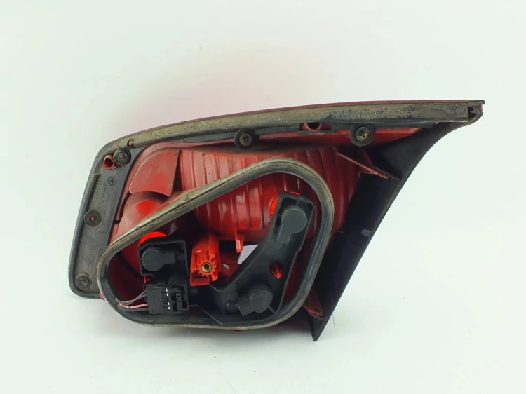 LAMPA LEWY TYŁ W KLAPE RENAULT VEL SATIS (2002-2009) 2.2 DCI