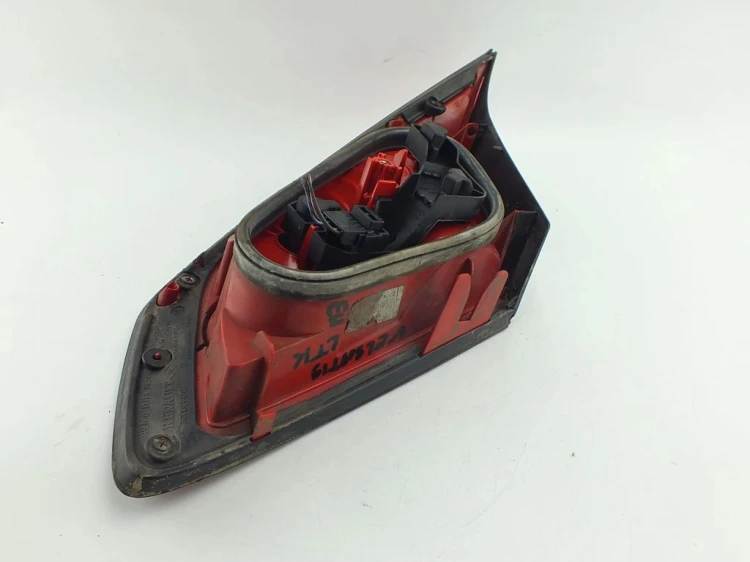 LAMPA LEWY TYŁ W KLAPE RENAULT VEL SATIS (2002-2009) 2.2 DCI