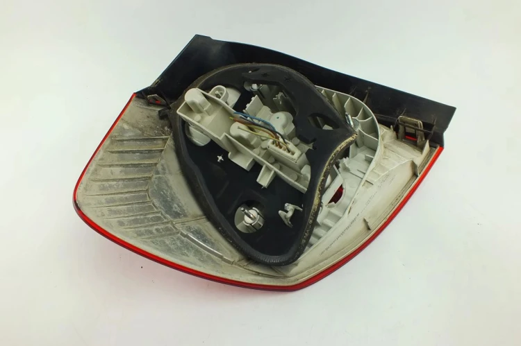 LAMPA PRAWY TYŁ BMW E81 LIFT(2007-2011) 116i N43B20 122KM